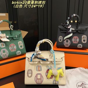 Red size 24*19 Hermes birkin20 badge Embroidery bag. The texture is so beautiful