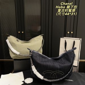 The size of the box is 44*31. ChanelhoboUnderarm Bag Chanel Vintage has a fashio