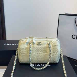 Chanel Chanel25S series raffia is made of Woven raffia material, which is light