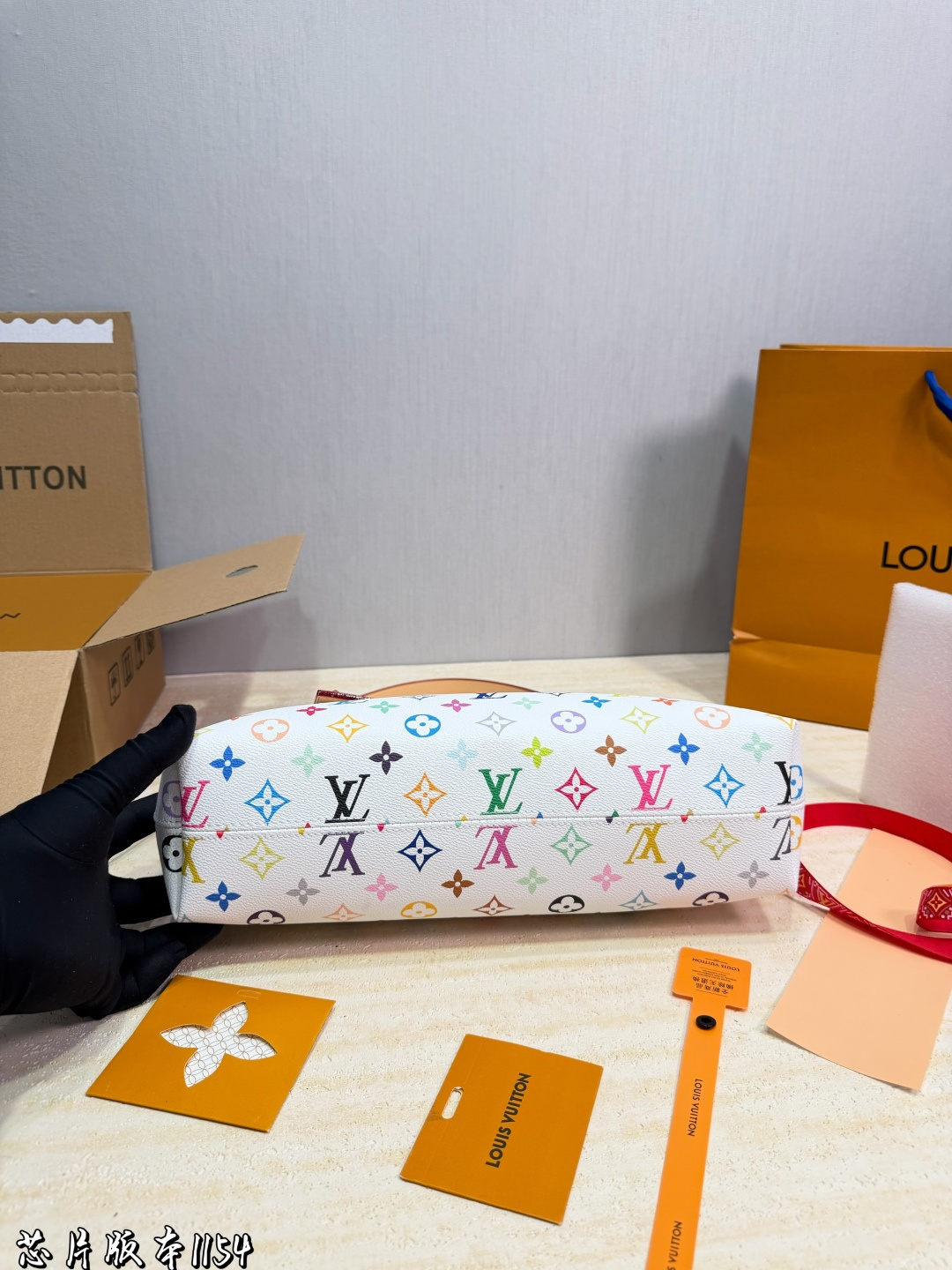LV Carryall East West handbag LV Carryall East West handbag, classic Monogram pr - Image 8
