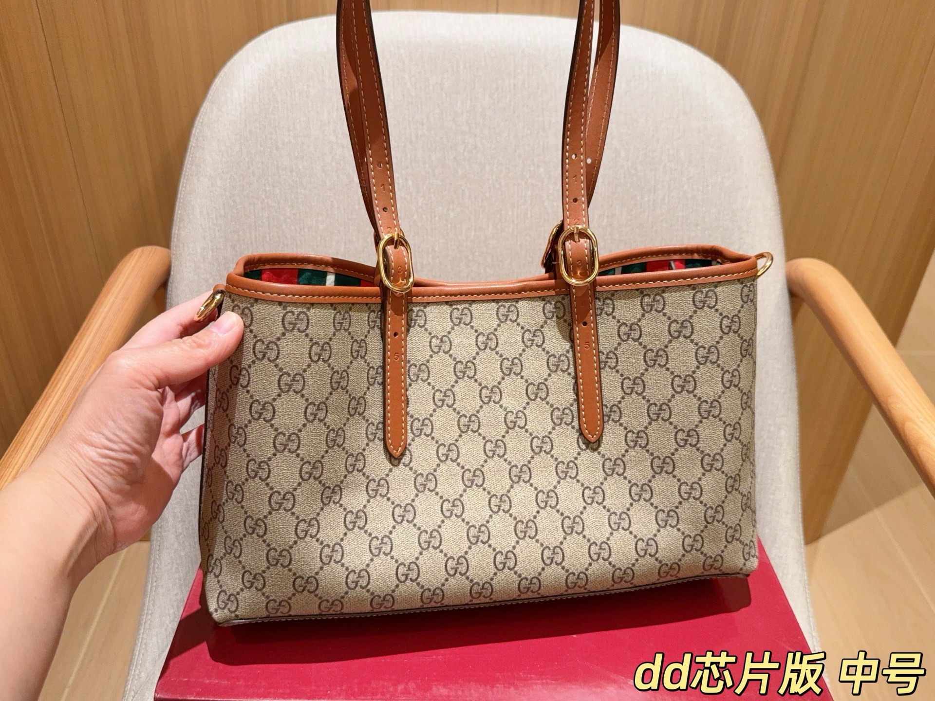 Chip version Large Gucci GG Emblem series presbyopia Underarm BagShopping Bagtot - Image 4