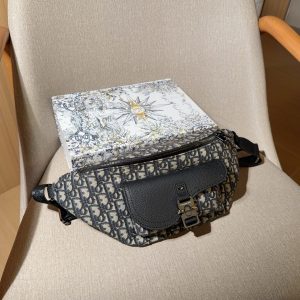 DiorDior Saddle Waist BagChest Bag! Vintage and modern! The shoulder strap is ad