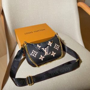 LVLouis Vuitton’s new Embossed embossed mahjong bag is super versatile and can b