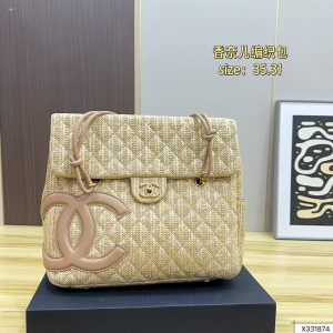 Chanel Chanel Woven bag Chanel is really very charming. It has a handle that can