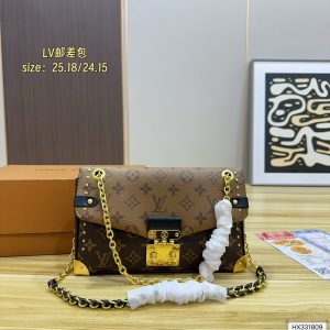 Folding box LV show style Messenger Bag has a vintage-like design. Is it really