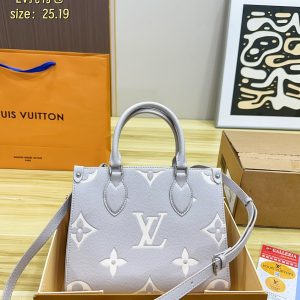 Comes with a foldable box. The Lv Tote is versatile and practical. It can be swe