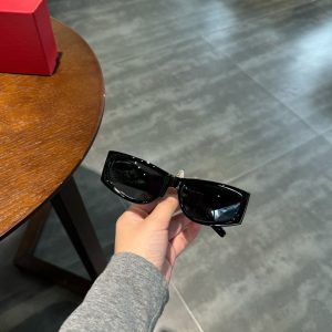 Super cost-effective hot model. Recommended SAINT LAURENT Saint Laurent YSL Y 20