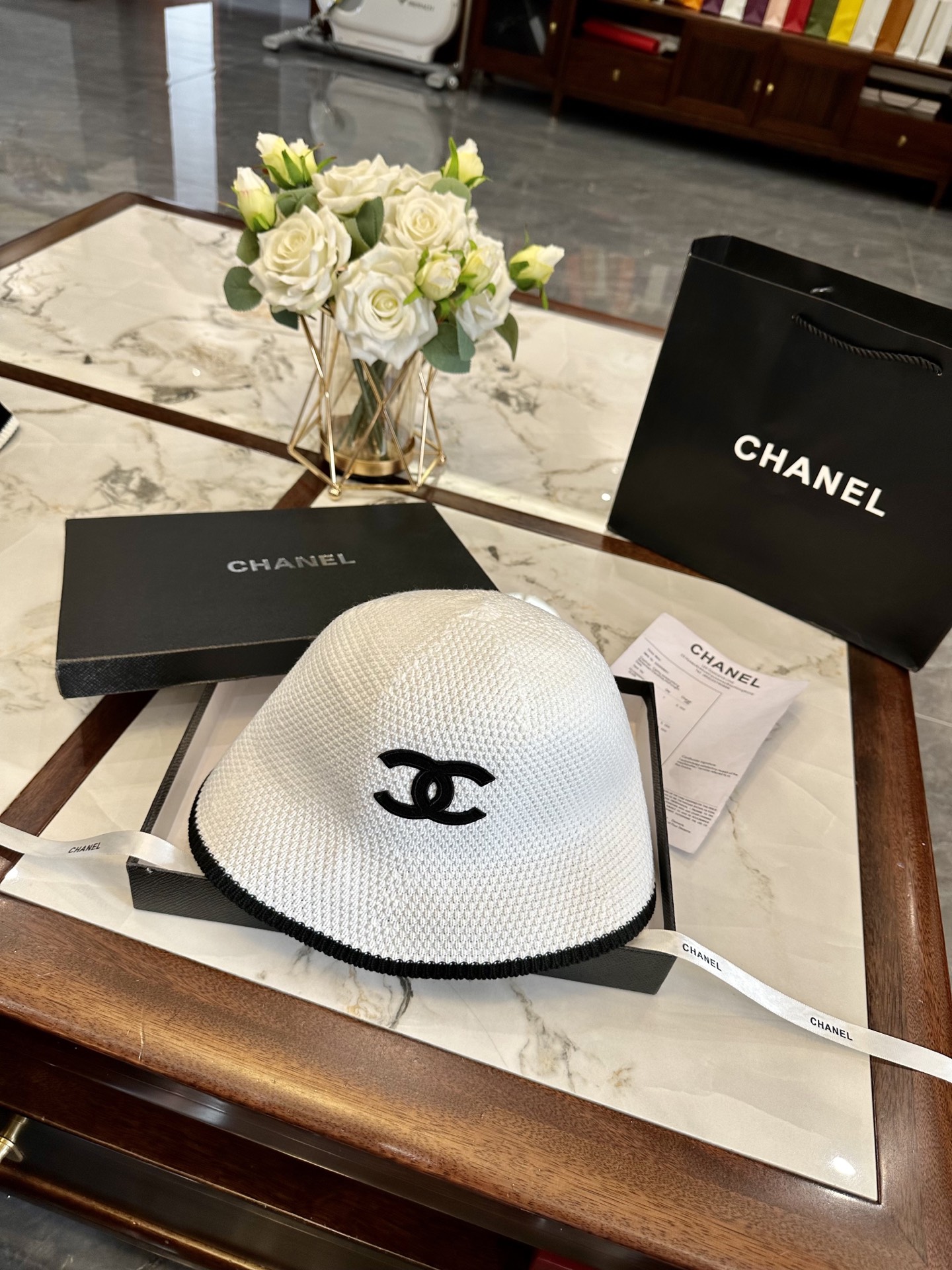 A popular Chanel bucket hat for women 🆕 I bought it and everyone said it looks g - Image 4