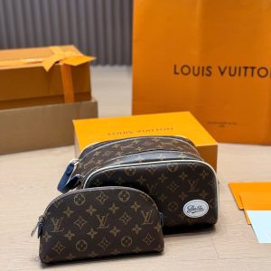 LV Louis Vuitton presbyopic toiletry bag LV classic presbyopic toiletry bag, dec