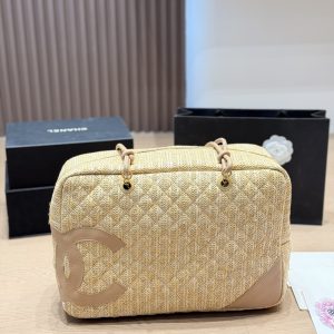 ChanelWovenHandbag Chanel's WovenHandbag is made of light beige Woven material +
