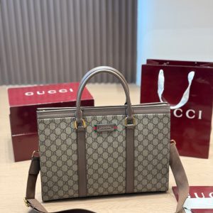 Cowhide version of Gucci GG Supreme briefcase Gucci GG Supreme Tote Bag, using c