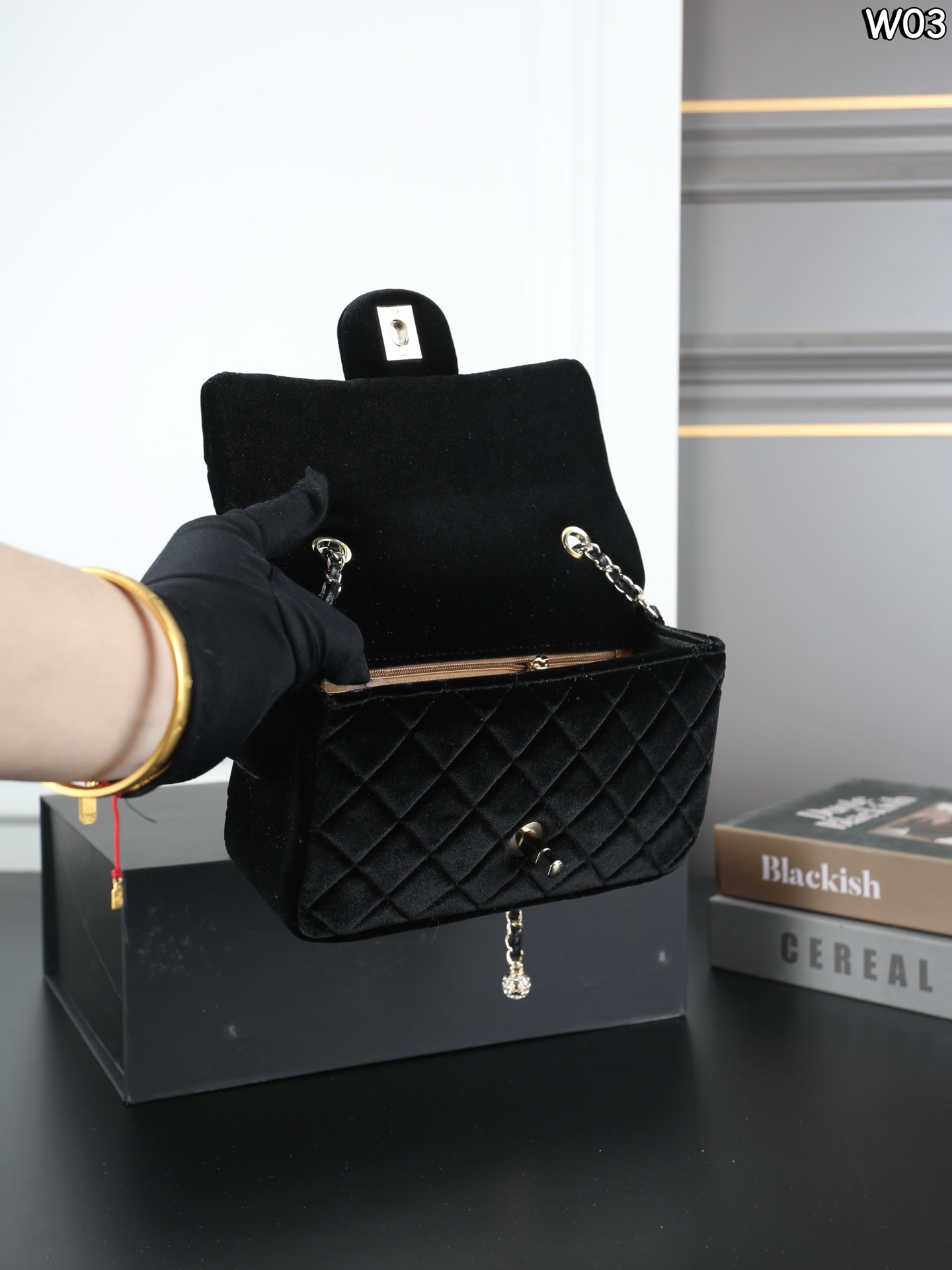 Large Full Set Gift Box Small Full Set Gift Box CHANEL Chanel Velvet Diamond Bal - Image 9