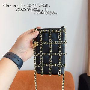 Chanel CHANEL black gold hollow mobile phone bag is really high-end and perfect