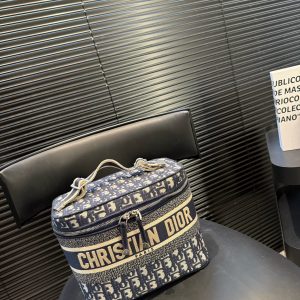 DiorDior ObliqueCosmetic Bag toiletry bag, whoever uses it is fashionable! ! ! I