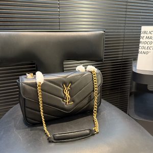 Saint Laurent Envelope Bag logo It is said that everyone must have one, this sty