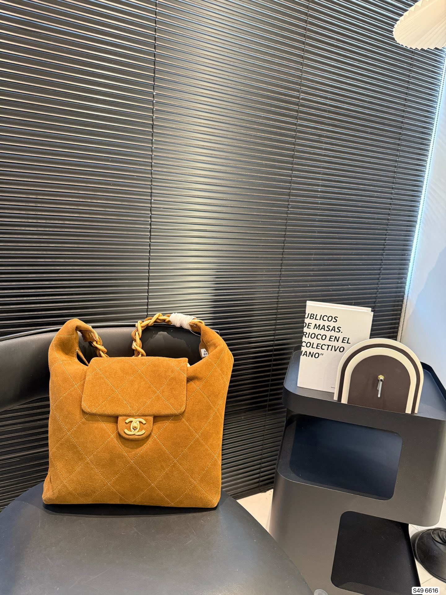 Chanel 25KSuedehobo bag autumn and winter catwalk style 𝐡𝐨𝐛𝐨 𝐦𝐚𝐱𝐢‼ Thick gold ch - Image 3
