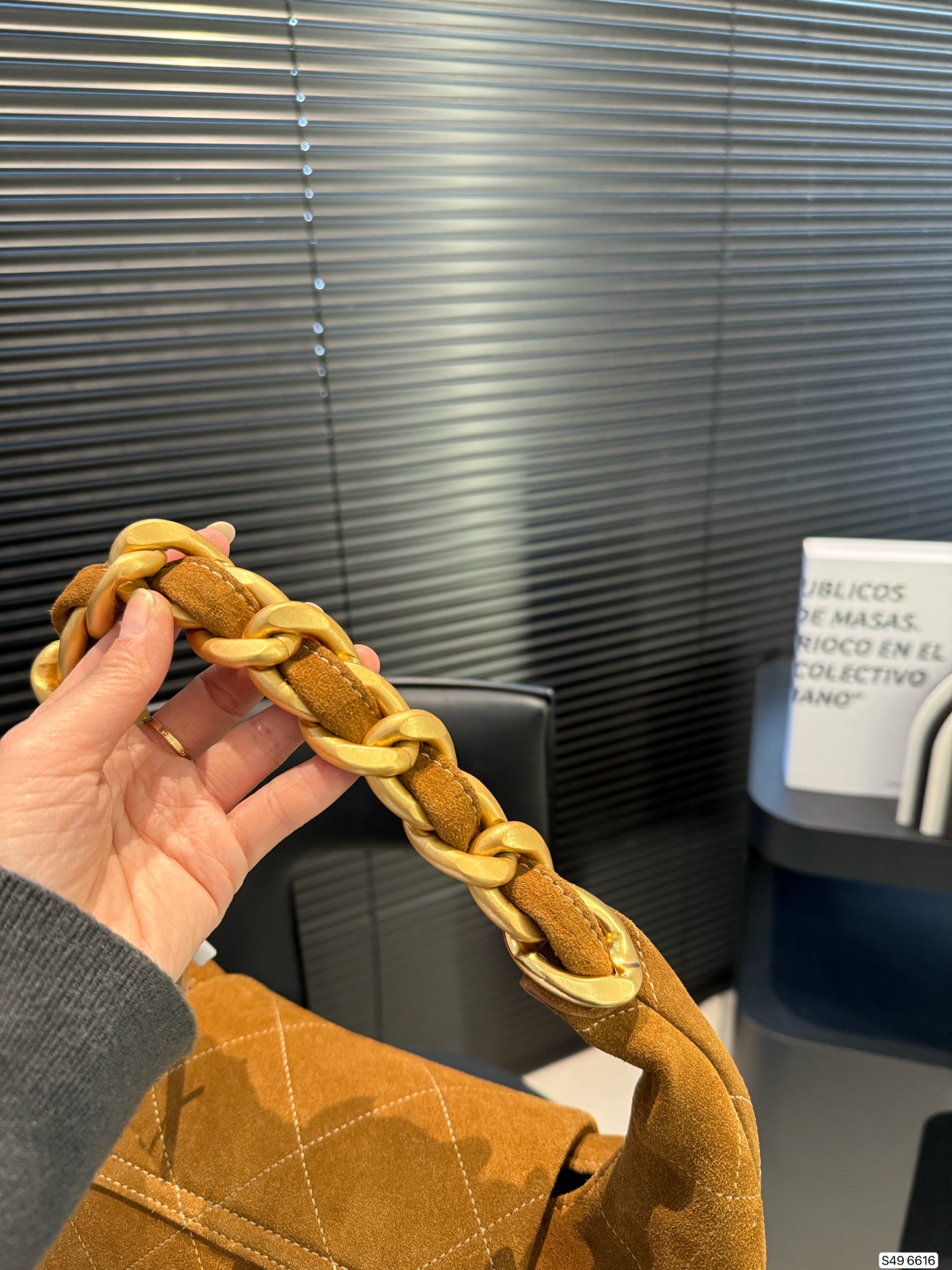 Chanel 25KSuedehobo bag autumn and winter catwalk style 𝐡𝐨𝐛𝐨 𝐦𝐚𝐱𝐢‼ Thick gold ch - Image 8