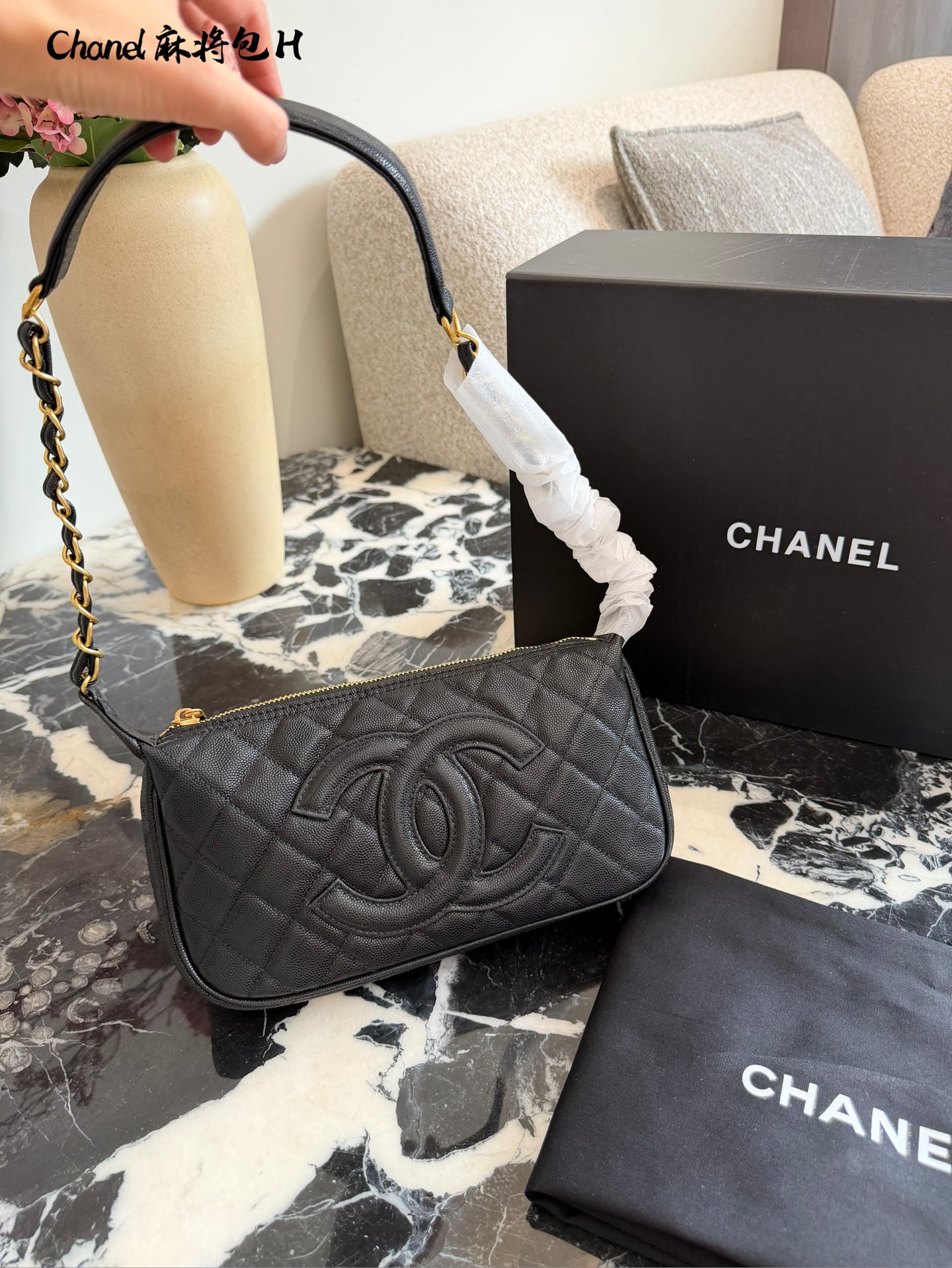 Chanel Caviar Underarm Bag Sister's Shark's Knife You can enjoy this luxury on y