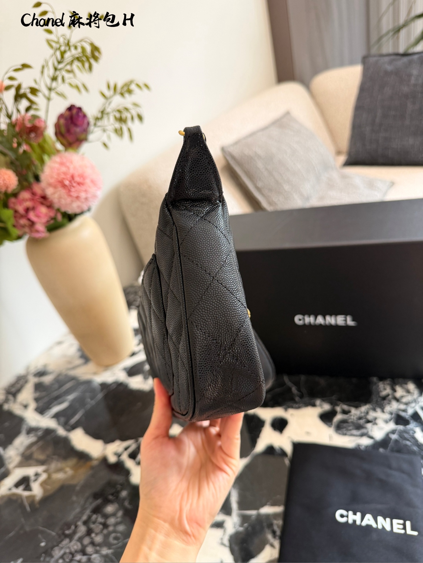 Chanel Caviar Underarm Bag Sister's Shark's Knife You can enjoy this luxury on y - Image 5
