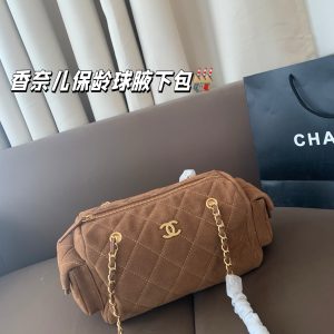 Matte Cowhide Chanel bowling underarm Chanel middle-aged. Vintage wear The combi