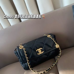 Chanel/Chanel Black Gold Coin Tofu Button Flap Bag, one bag can carry the facade