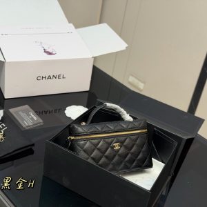 Comes with folding box size: 19.12cm Chanel lunch box hobo, also known as Hobo B