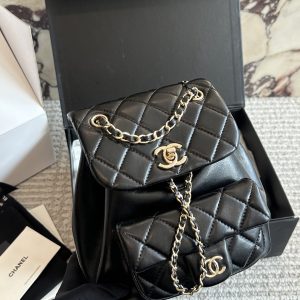 Lambskin box size: 18*20cm Chanel’s duma Backpack bag has great texture! Light g