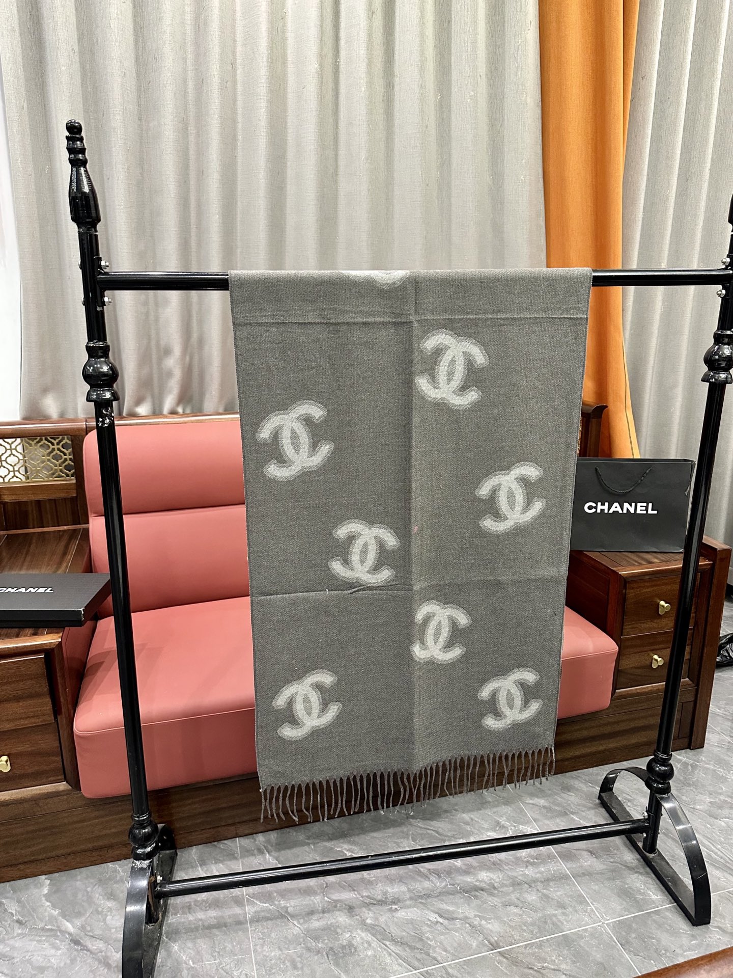 Chanel's popular women's scarf 🆕 Everyone said it looks good after buying it‼ re