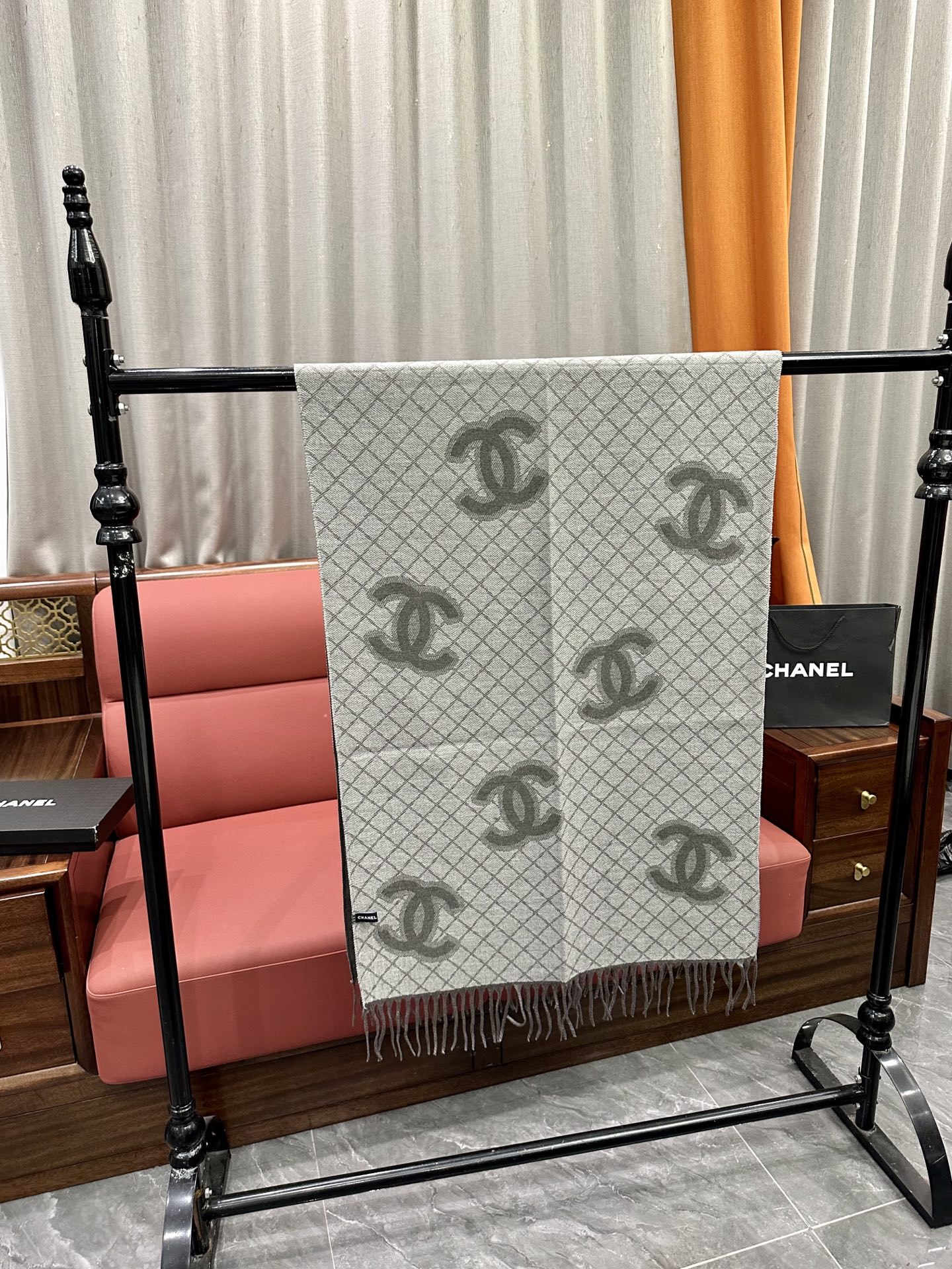 Chanel's popular women's scarf 🆕 Everyone said it looks good after buying it‼ re - Image 2