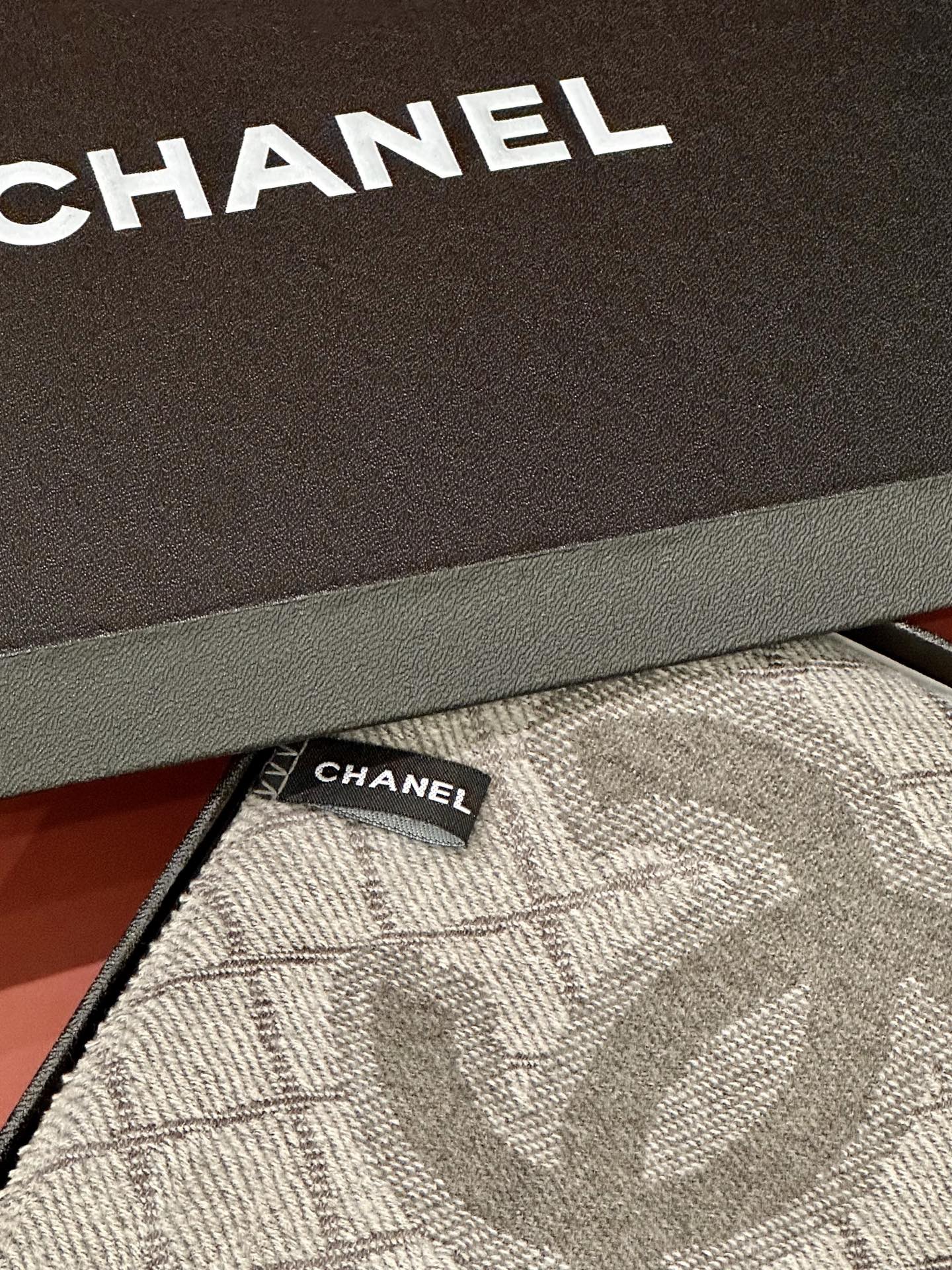 Chanel's popular women's scarf 🆕 Everyone said it looks good after buying it‼ re - Image 9