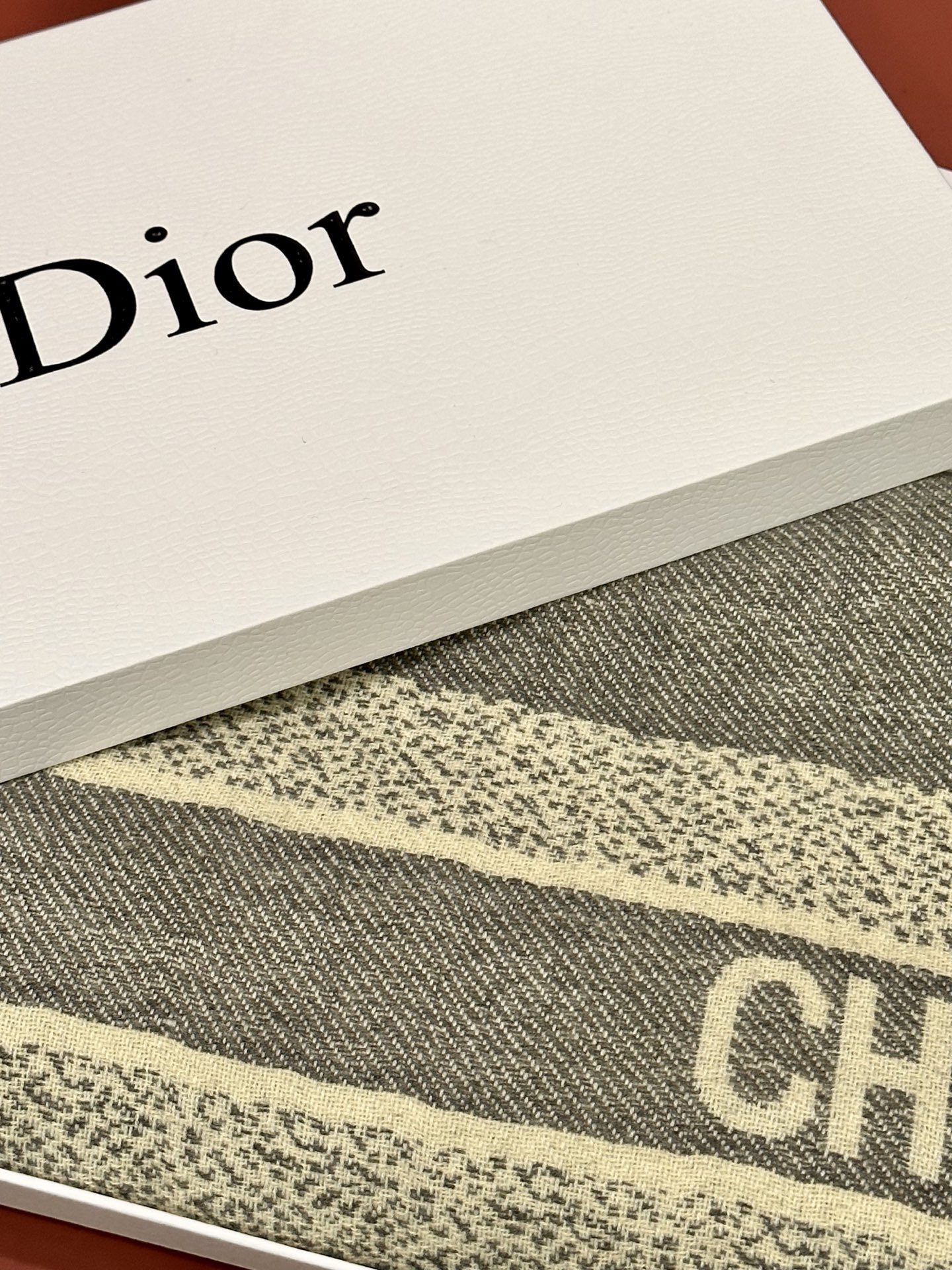 Dior’s popular women’s scarf 🆕 Everyone said it looks good after buying it‼ reco - Image 9