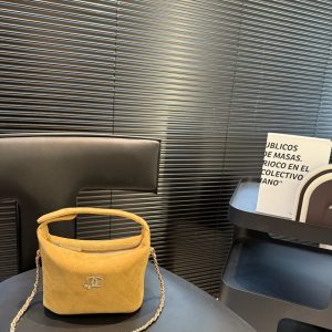SuedeChanel lunch box bag is a bag that is very textured and easy to use. It is