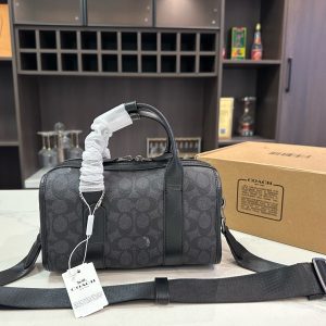 Airplane box size: 24*13cm Coach Coach Pillow Bag Boston bag is classic and vers
