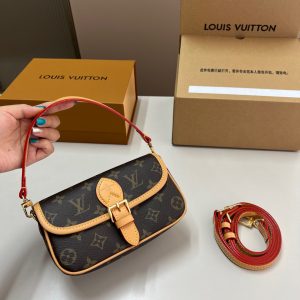 LVLouis Vuitton Baguette Mini baguette is super cute, can be carried by hand and