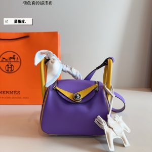 Pure leather. Comes with a gift box. Hermes Lindy bag is comfortable and sophist