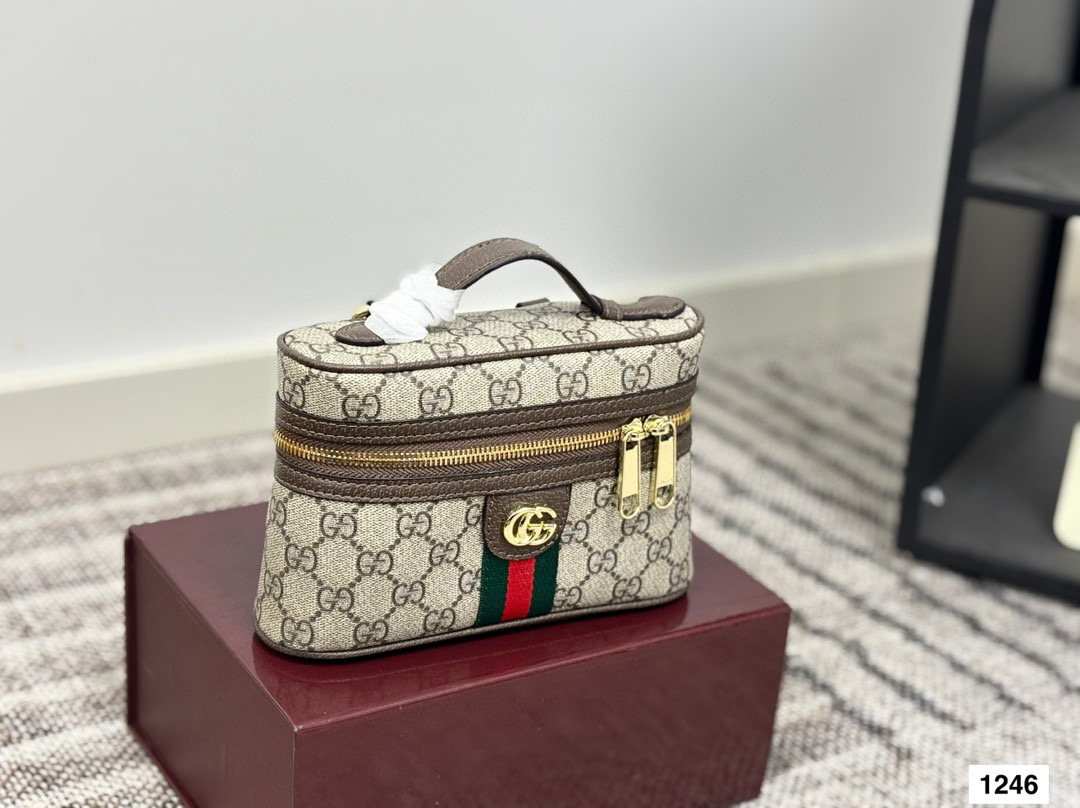 Comes with a foldable box. I fell in love at first sight with the Gucci Ophidia - Image 2