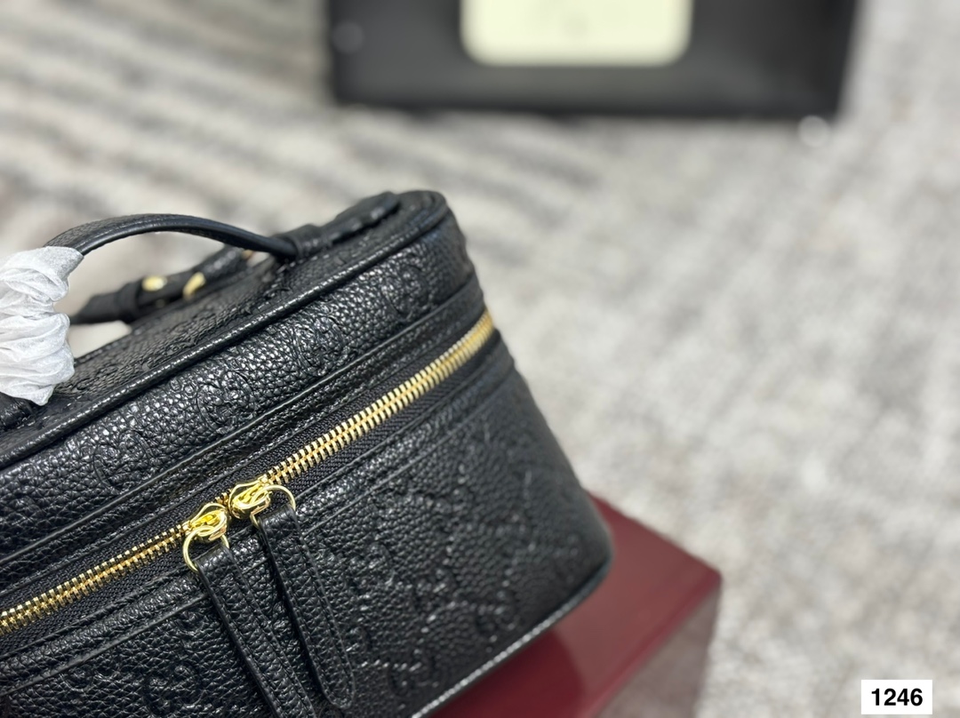 Comes with a foldable box. I fell in love at first sight with the Gucci Ophidia - Image 5