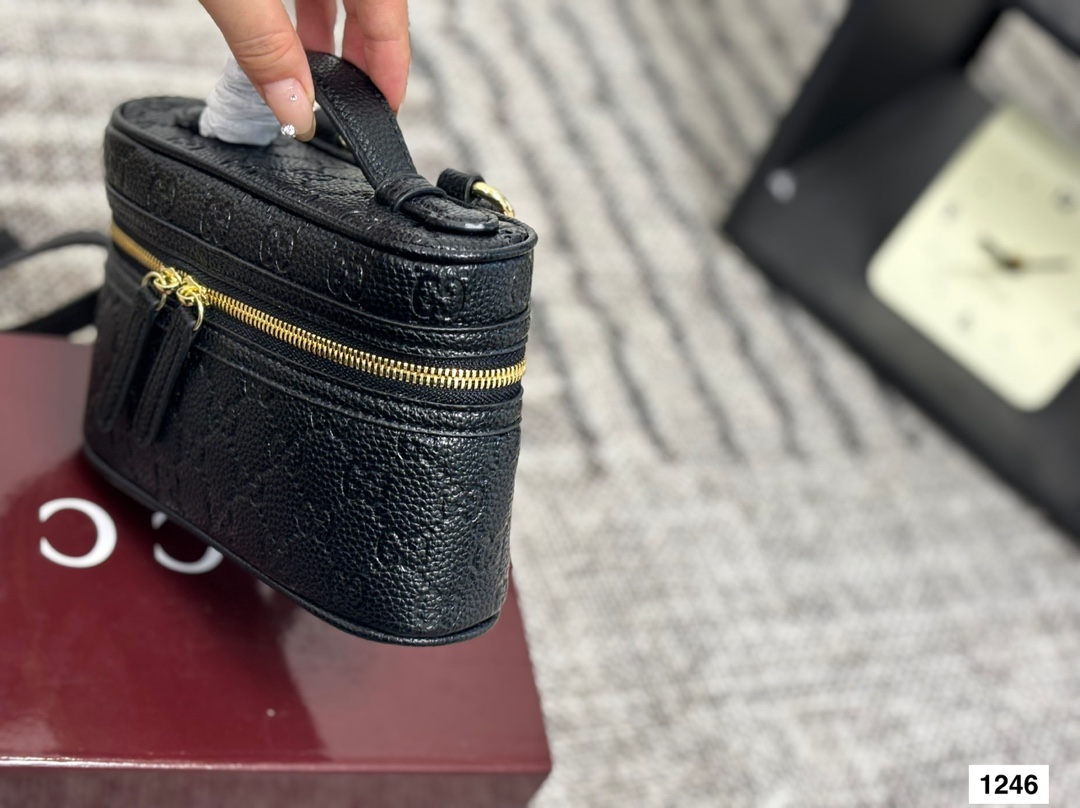 Comes with a foldable box. I fell in love at first sight with the Gucci Ophidia - Image 6