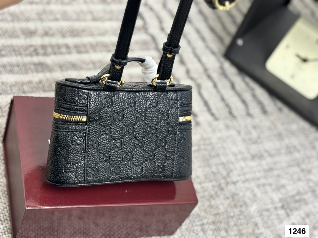 Comes with a foldable box. I fell in love at first sight with the Gucci Ophidia - Image 8