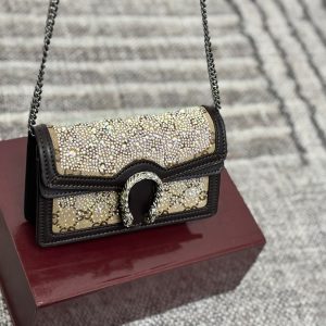 Comes with a foldable box. GUCCI Dionysusmini, the god of wine. A must-have for